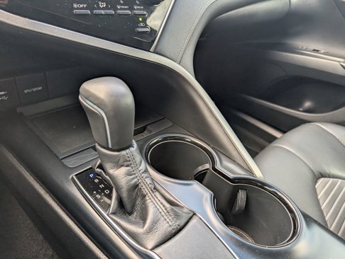 Used 2018 Toyota Camry L image 18