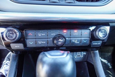 Used 2023 Jeep Compass Limited image 21
