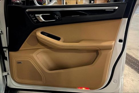Used 2018 Porsche Macan image 24