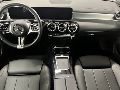 Used 2025 Mercedes-Benz CLA 250 image 11