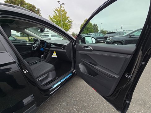 New 2025 Volkswagen Taos SE image 10
