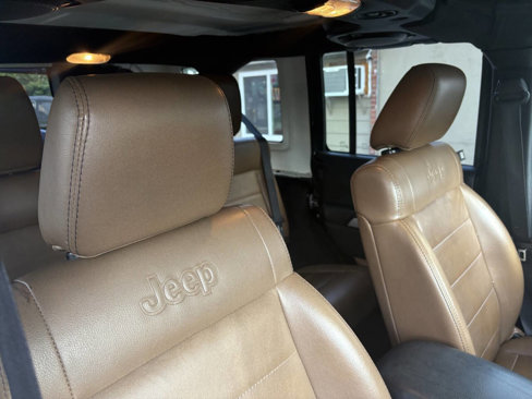 Used 2011 Jeep Wrangler Unlimited Rubicon w/ Dual Top Group image 30
