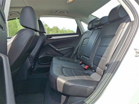 Used 2019 Volkswagen Passat 2.0T Wolfsburg w/ Wheels & Sunroof Package image 10