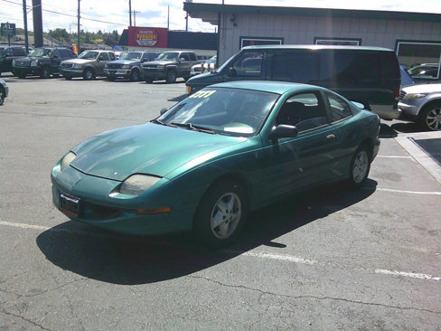 Used 1996 Pontiac Sunfire SE image 2