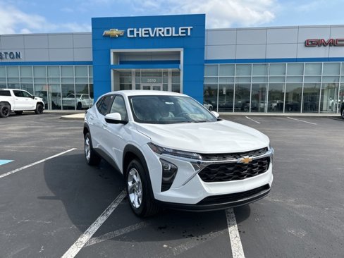 New 2025 Chevrolet Trax LS w/ LS Convenience Package image 1