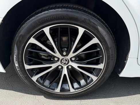 Certified 2020 Toyota Camry SE image 9