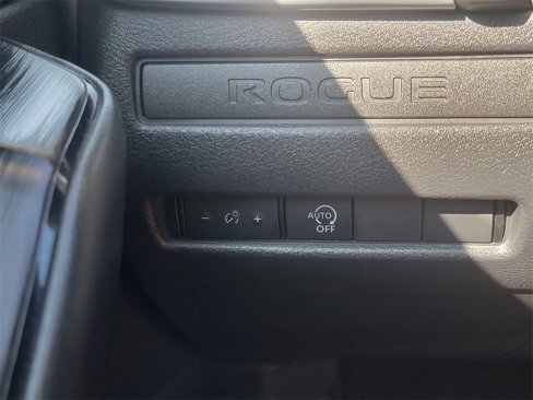 Used 2023 Nissan Rogue S image 31