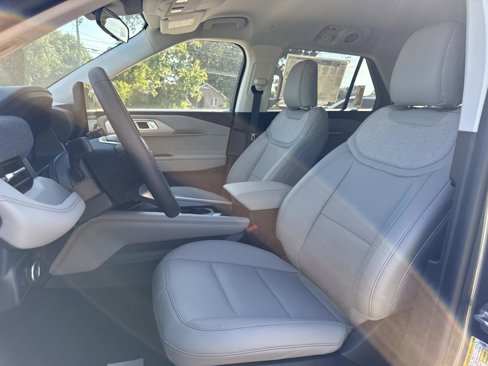 New 2025 Ford Explorer Active image 8