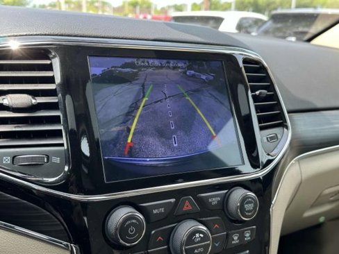 Used 2019 Jeep Grand Cherokee Limited image 19