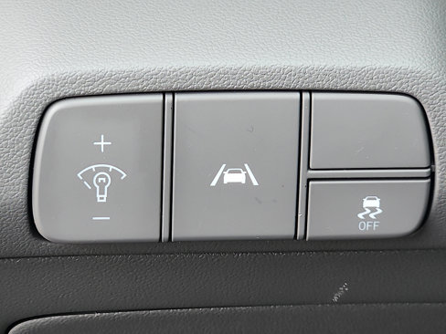 Used 2023 Hyundai Elantra SEL image 25
