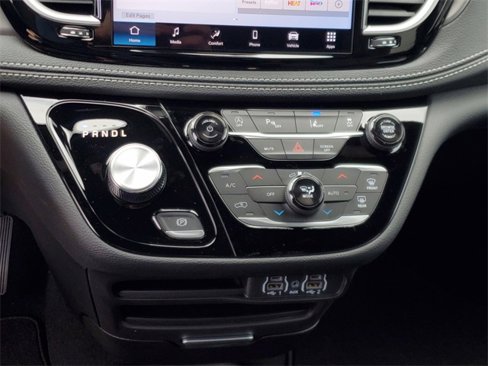 New 2025 Chrysler Pacifica Select image 26