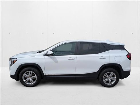 Used 2024 GMC Terrain SLE image 8