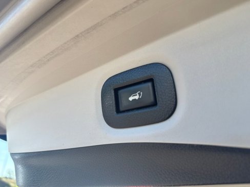 Used 2018 Nissan Rogue SL w/ Premium Package image 12