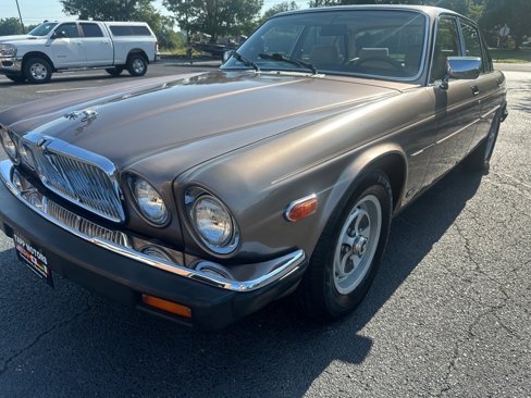 Used 1986 Jaguar XJ Vanden Plas image 3