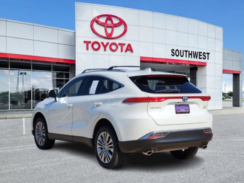 Used 2021 Toyota Venza XLE image 4