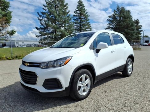 Used 2022 Chevrolet Trax LS w/ Tint and Cruise Package image 3