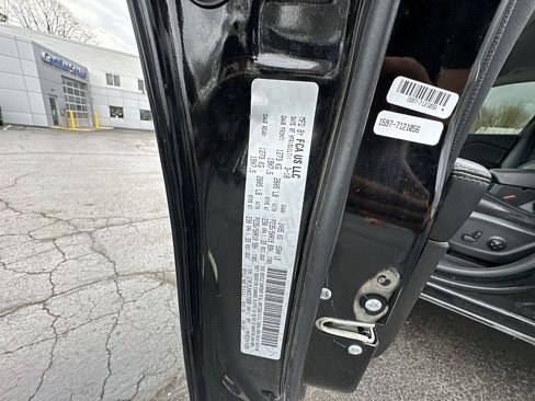 Used 2019 Jeep Cherokee Overland w/ Technology Group image 32