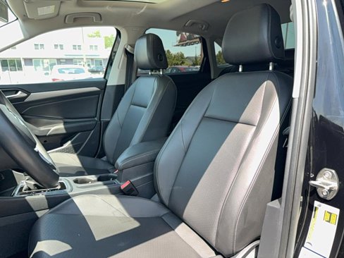 Used 2020 Volkswagen Jetta SE image 12