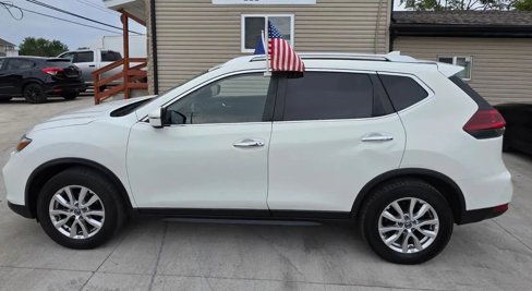 Used 2020 Nissan Rogue SV image 3