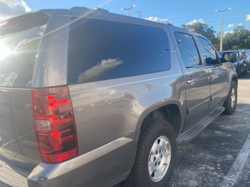 Used 2014 Chevrolet Suburban LT image 5