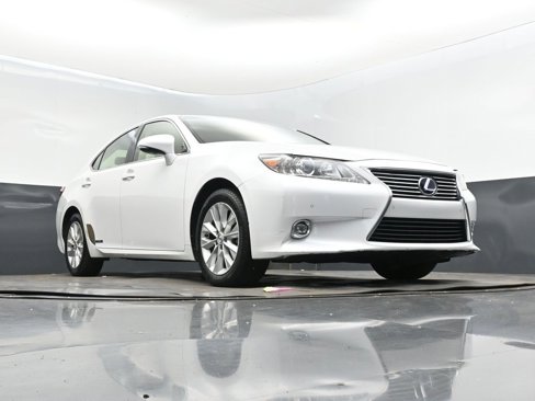 Used 2015 Lexus ES 300h image 42