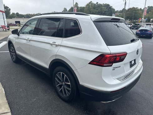Used 2020 Volkswagen Tiguan SE w/ Panoramic Sunroof Package image 6