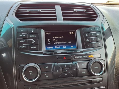 Used 2017 Ford Explorer XLT image 11