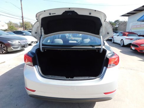 Used 2016 Hyundai Elantra SE image 13