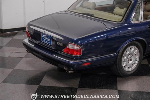 Used 1999 Jaguar XJ8 image 23