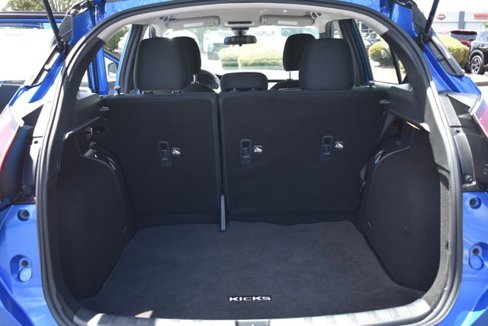 Used 2023 Nissan Kicks SR image 17