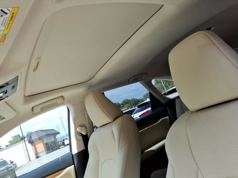 Used 2021 Lexus RX 350L Premium w/ Premium Package image 8