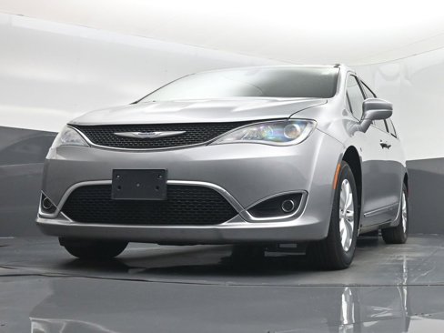 Used 2019 Chrysler Pacifica Touring-L image 36