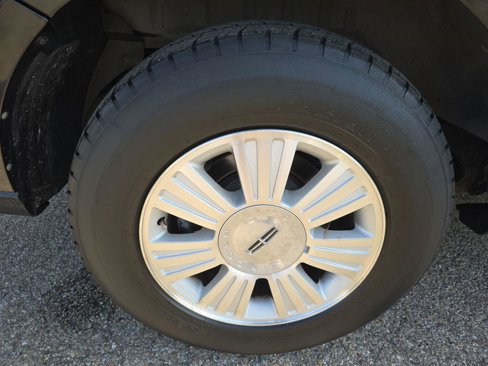 Used 2014 Lincoln Navigator L 4WD image 17