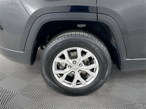 Certified 2022 Jeep Grand Cherokee Limited image 25