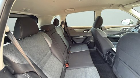 Used 2023 Nissan Rogue SV image 14
