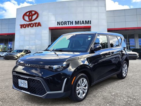 Used 2023 Kia Soul LX image 2
