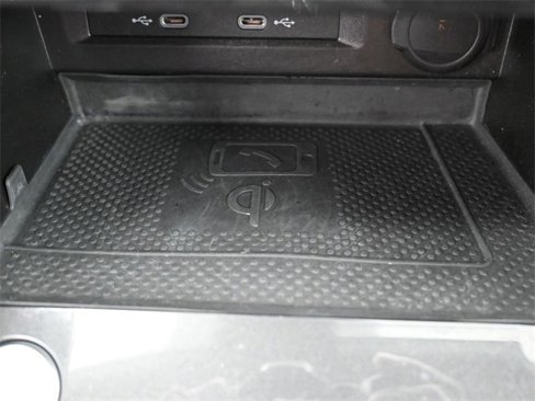 Used 2022 Volkswagen Tiguan SE image 23