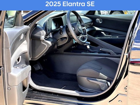 New 2025 Hyundai Elantra SE image 11
