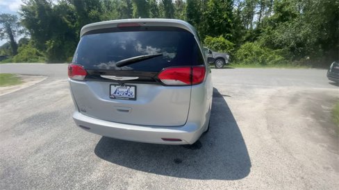 Used 2022 Chrysler Voyager LX image 7