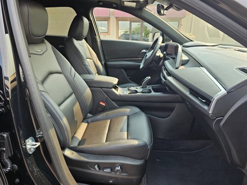 Used 2025 Cadillac XT4 Sport w/ Technology Package image 14