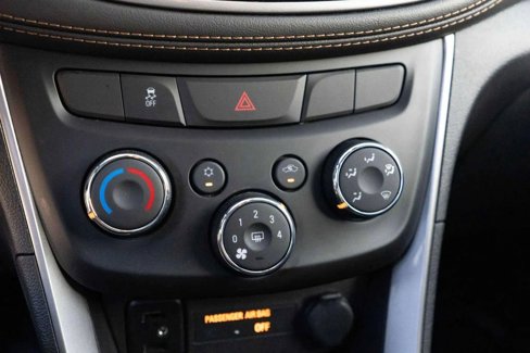 Used 2019 Chevrolet Trax LT w/ LT Convenience Package image 16