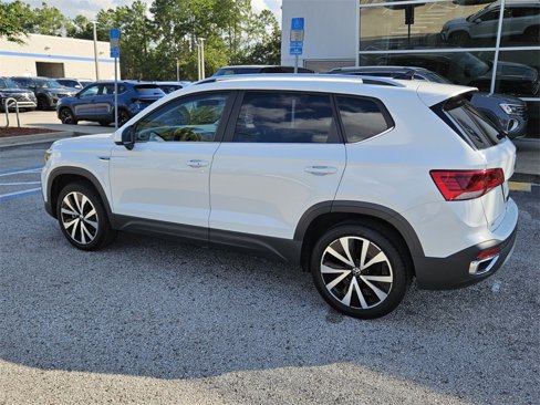 Certified 2024 Volkswagen Taos SE image 5