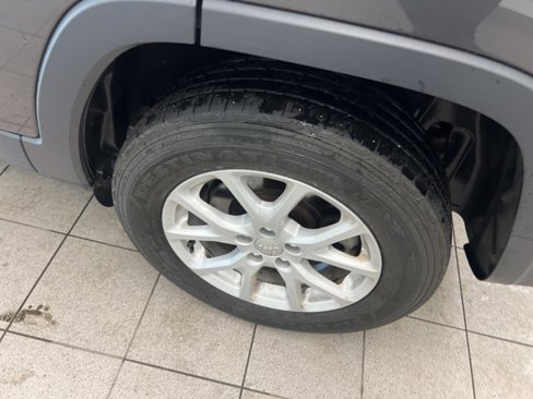 Used 2018 Jeep Compass Limited w/ Navigation Group image 11