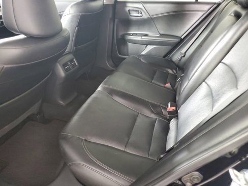Used 2017 Honda Accord Touring image 13