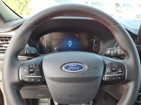 Used 2025 Ford Escape ST-Line image 18