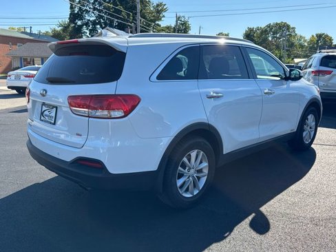 Used 2017 Kia Sorento LX w/ LX Convenience Package image 7