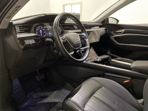 Used 2021 Audi e-tron Premium w/ Black Optic Package image 17