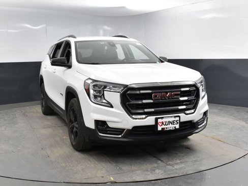 Used 2023 GMC Terrain AT4 image 4