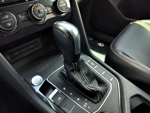 Used 2021 Volkswagen Tiguan SE R-Line image 23