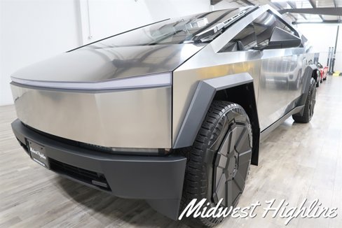 Used 2025 Tesla Cybertruck AWD Crew Cab image 14